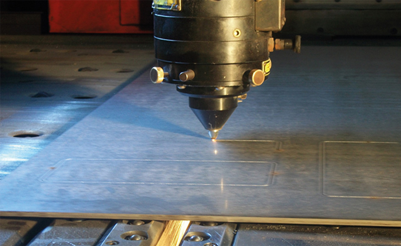 découpage au laser de plaques de métal